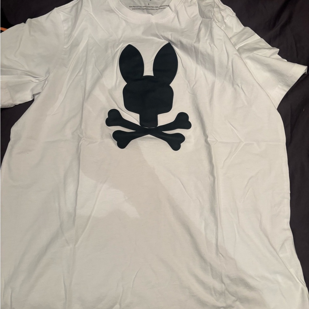 Men’s Psycho Bunny t-shirt, size large. Never worn.
